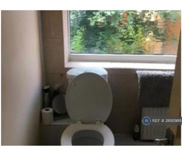 1 bedroom in a house share to rent - Photo 2