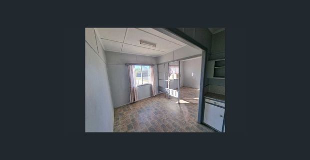 3-Bedroom Top-Level Unit – Steps from Barney Point Beach! - Photo 1