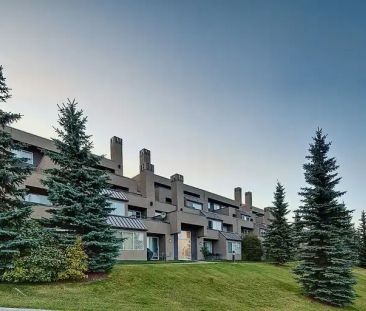 Multi-Level, 2 Bedroom, 2 1/2 Bath, 2 Parking Stall condo | Calgary - Photo 1