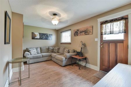 Detached Home For Lease | W8108832 - Photo 4