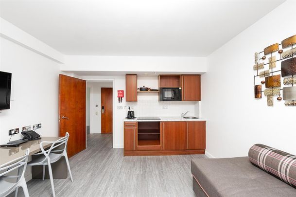 ROLAND GARDENS, SW7, London - Photo 1