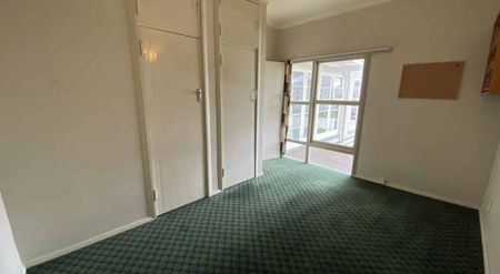 SEVEN BEDROOMS, WEST END - Photo 3