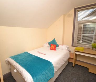 6 bedroom detached house to rent - Photo 3