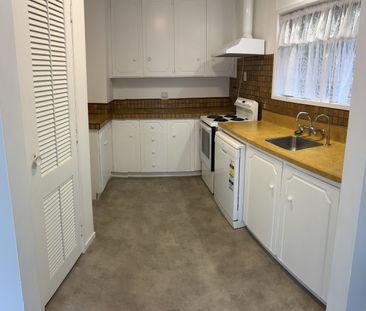Cosy home plus a Pool! - Photo 2