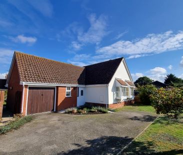 Detached 3-bed bungalow in Wenhaston, with garage near Southwold &H... - Photo 2