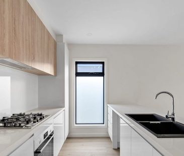 2/32 Scott Ave, St Albans, Vic 3021 - Photo 2