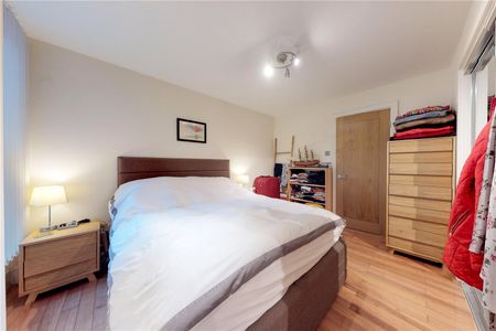 St. George Wharf, London, SW8 2LQ - Photo 2