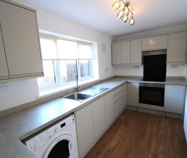 2 bedroom semi-detached house to rent - Photo 4
