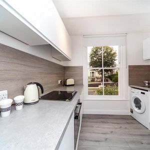 Studio to rent - Photo 2