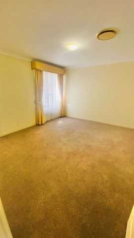 Spacious Unfurnished 3 Bedroom 3bathroom Villa Within Gated Community - Photo 3