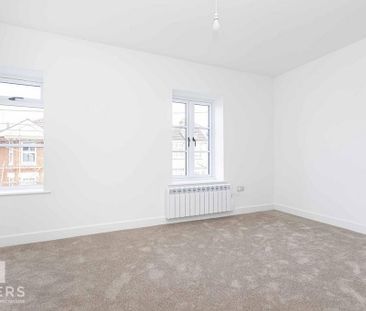 4 bedroom detached house to rent - Photo 2