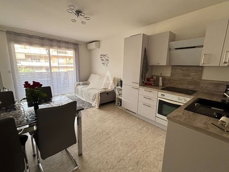Location Appartement 3 pièces 53m² NICE 06100 - Photo 2