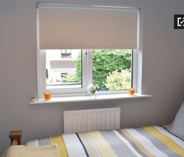 Bright room in 3-bedroom house, Dublin - Photo 3