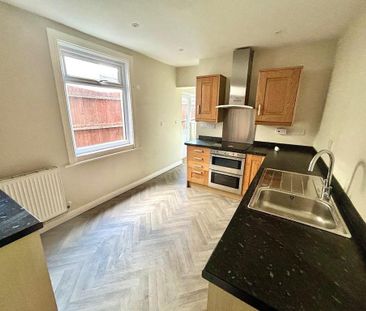 3 bedroom terraced house to rent - Photo 6