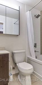 Burnhamthorpe/Confederation Spacious 1Bdrm +Den Open Concept Oversiz - Photo 4