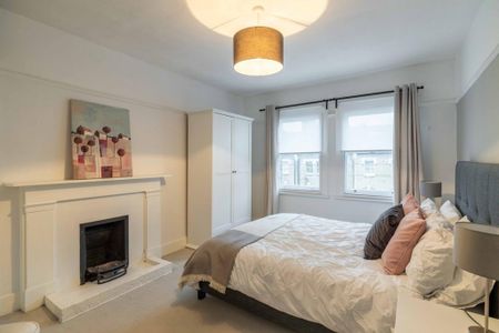 3 bedroom flat to rent - Photo 4