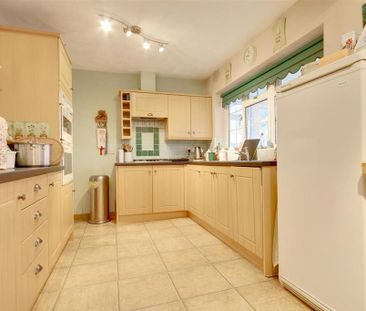 2 bedroom bungalow to rent - Photo 2