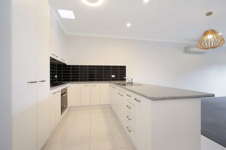 Stunning Double Story Townhouse - Photo 3