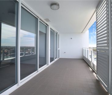Luxury Waterfront Apartment – 10th Floor - Photo 1