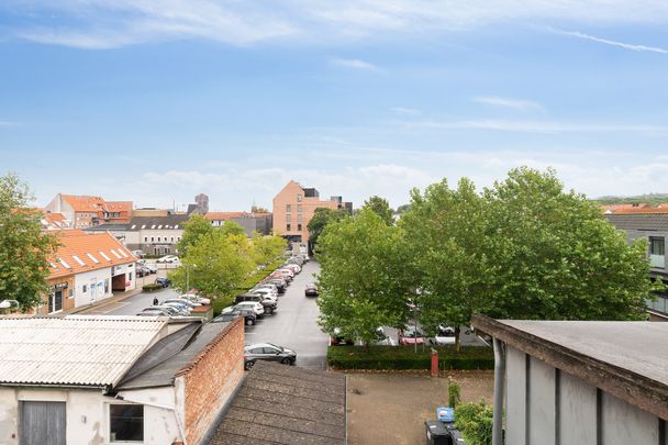 Skøn og lys lejlighed på øverste etage - Foto 1