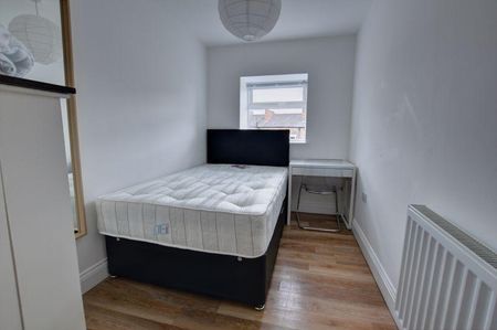3 bedroom apartment to rent - Photo 2
