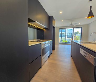 Modern Townhouse in the Heart of Edmondson Park - Photo 5