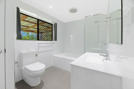 Work from home, dual living, teenage retreat or space for tools/toys - comfortable home on large block - Photo 4