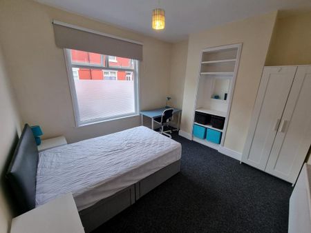 3 bedroom terraced house to rent - Photo 2