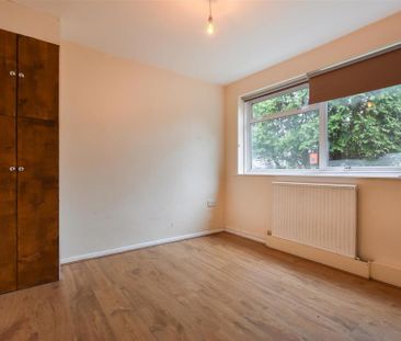 3 bedroom flat to rent - Photo 3