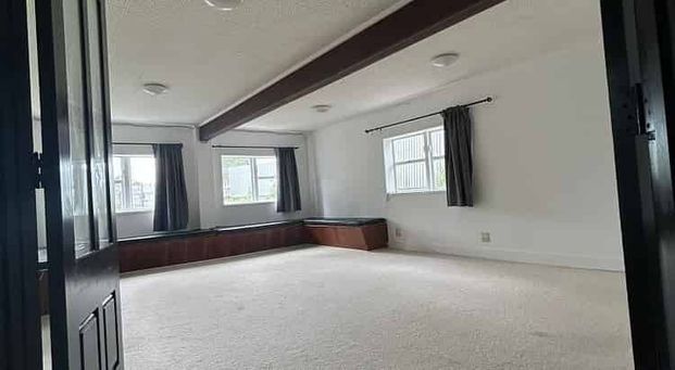 Freshly Renovated Modern 2-Bedroom Unit in Opaheke - Photo 1