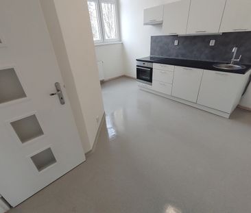 Pronájem bytu 3+1 101 m² - Photo 1