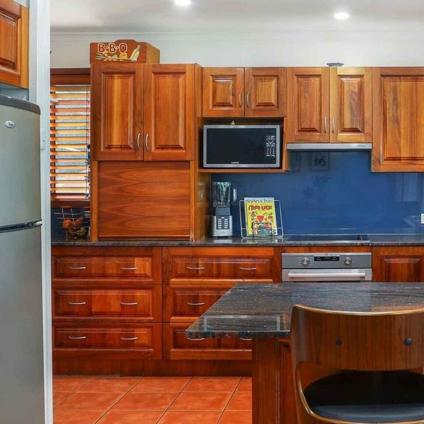 FAMILY HOME WITH STUDIO & WATERVIEWS! - Photo 1