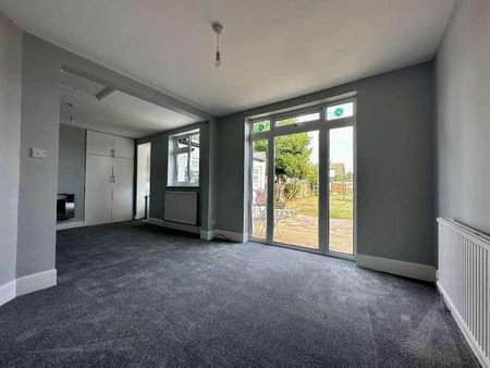 South Crescent, Southend On Sea, Essex, SS2 - Photo 2