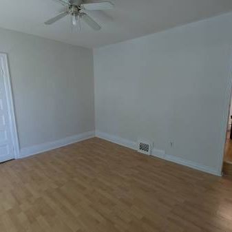 *Newly Painted* 2-bedroom + Den Upper near Bloor and Dufferin - Photo 4