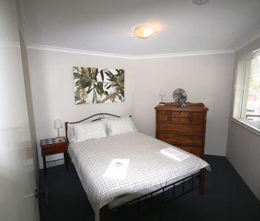 Rivervale Fully Furnished Air-conditioned 3 Bedroom Apartment on Swan River. - Photo 5