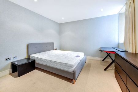 Spacious 3 bedroom, 3 bathroom apartment, with large reception room and separate kitchen. Perfect for 3 sharers (HMO license). Situated in the heart of Westminster, with 24/7 concierge. - Photo 3