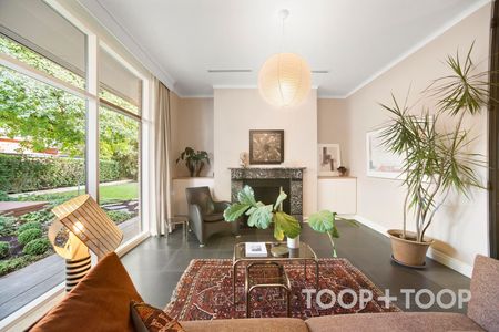 ARCHITECTURAL ELEGANCE IN PRESTIGIOUS WALKERVILLE - Photo 3