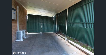 SPACIOUS FAMILY HOME WITH MULTIPLE LIVING AREAS & GREAT OUTDOOR SPACE - Photo 5