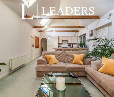 Ten & A Half, Glenheadon Rise, Leatherhead, KT22 - Photo 2