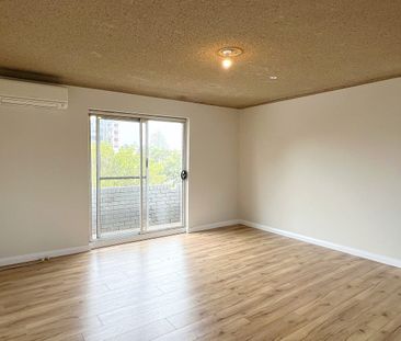 Neat unit positioned on the top floor - Photo 1