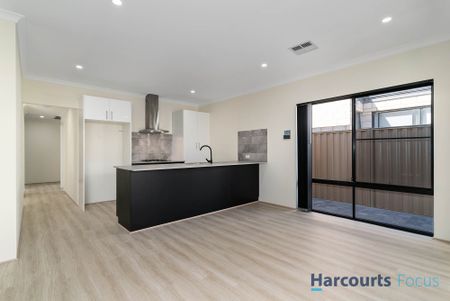 6 Calabria Street, Hammond Park WA 6164 - House For Rent - $735 | Domain - Photo 2