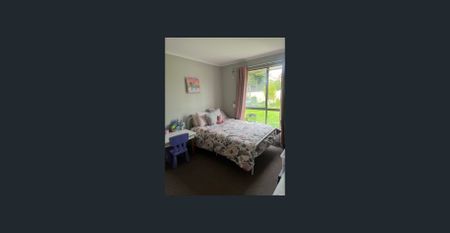 Character! Location! Opportunity! - Photo 3