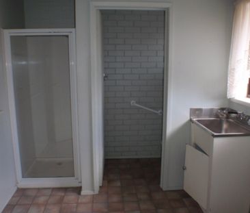 1 BEDROOM FLAT IN QUIET COMPLEX OF 3 - Photo 1