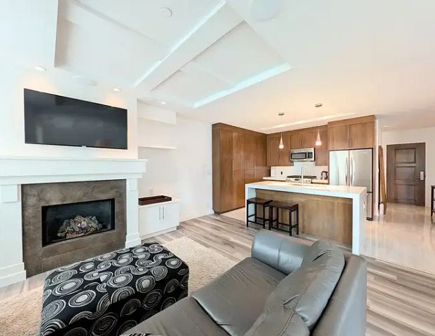 Fully Furnished Luxury 2 Bed with 2 parking in Churchill Estates | 405 - 701 3 Ave SW, Calgary - Photo 1