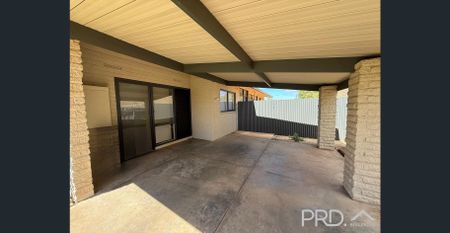 3 BEDROOM FAMILY HOME - Photo 3