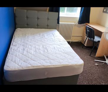 Room in a Shared House, Demesne Road, M16 - Photo 2