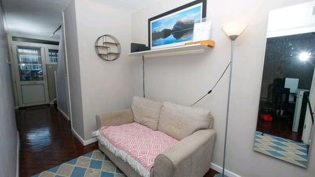 1 bedroom in a house share to rent - Photo 2