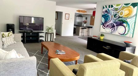Fully Furnished Stylish Townhouse in Prime Fendalton Location - Photo 3