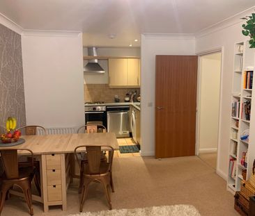 2 Bed Flat, Iliffe Close, RG1 - Photo 3