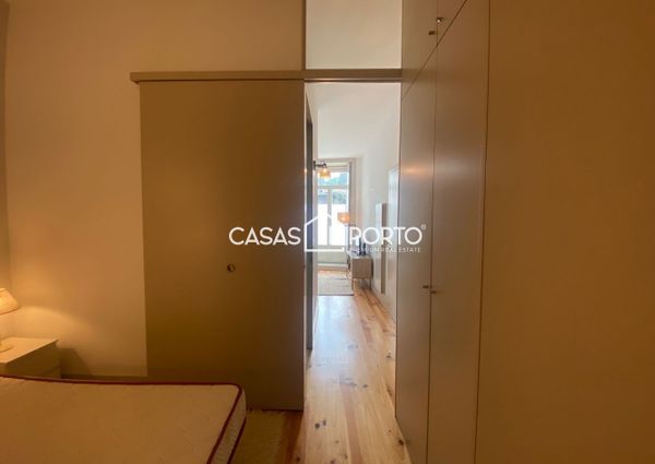 Apartamento T0+1 para arrendamento na Rua Santa Catarina, Porto